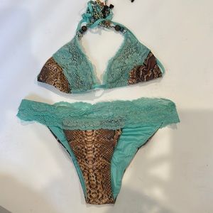 MUST GO | Beach bunny snakeskin and turquoise bikini